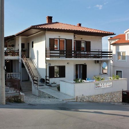 Apartments And Rooms With Parking Space Vrbnik, Krk - 5301 Dış mekan fotoğraf