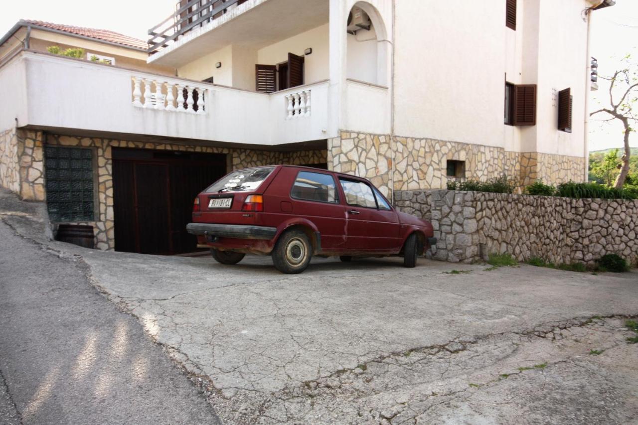 Apartments And Rooms With Parking Space Vrbnik, Krk - 5301 Dış mekan fotoğraf